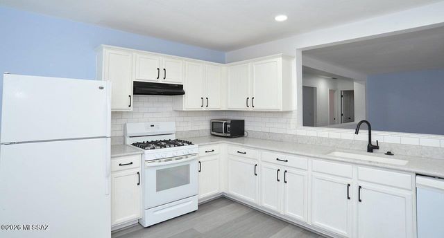 7740 W Oak Stream Road, Tucson, AZ 85743