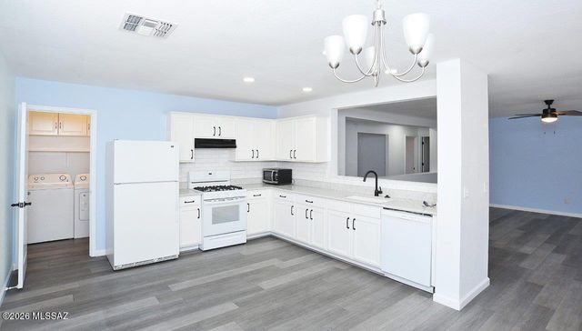 7740 W Oak Stream Road, Tucson, AZ 85743