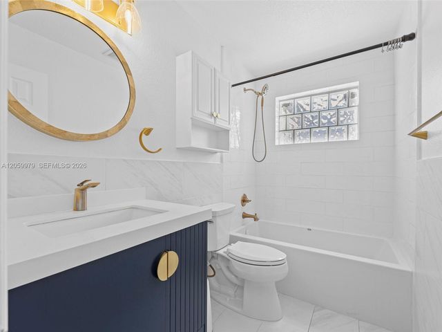 2021 N 52nd Avenue, Hollywood, FL 33021