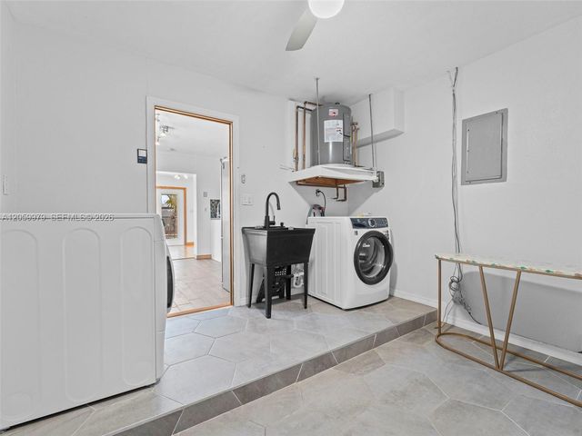 2021 N 52nd Avenue, Hollywood, FL 33021