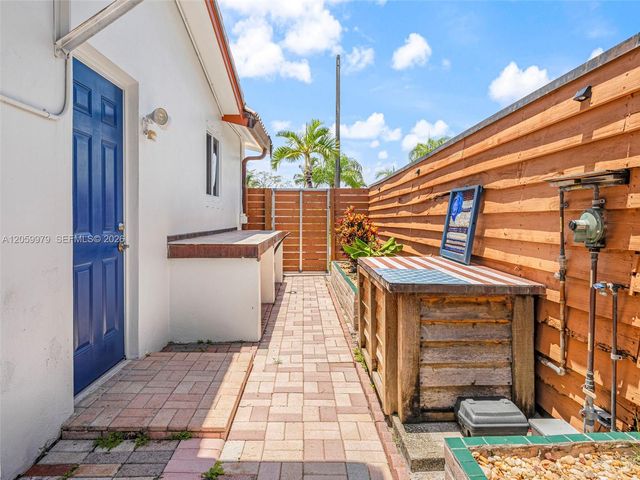 2021 N 52nd Avenue, Hollywood, FL 33021