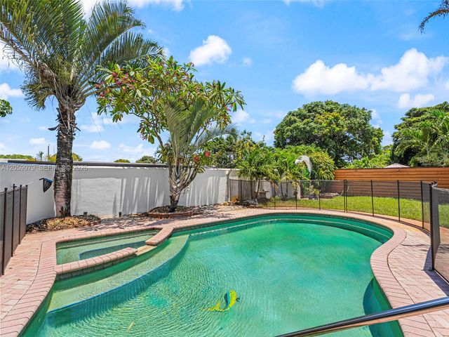2021 N 52nd Avenue, Hollywood, FL 33021