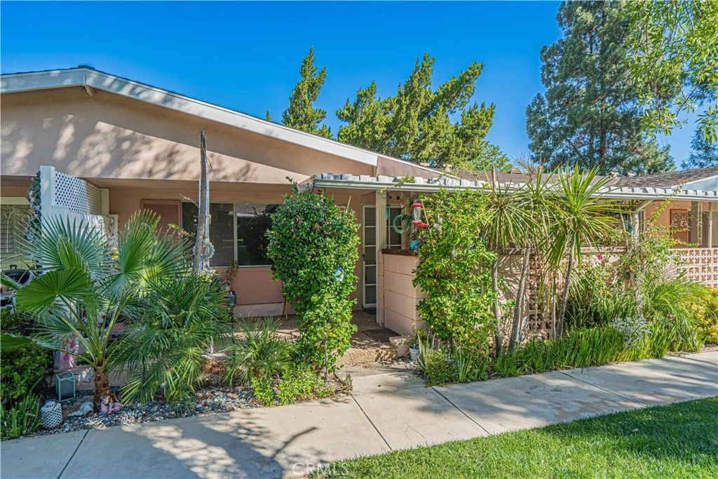 19228 B Avenue Of The Oaks, Newhall, CA 91321 — exterior