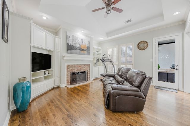 2217 Clearspring Drive S, Irving, TX 75063