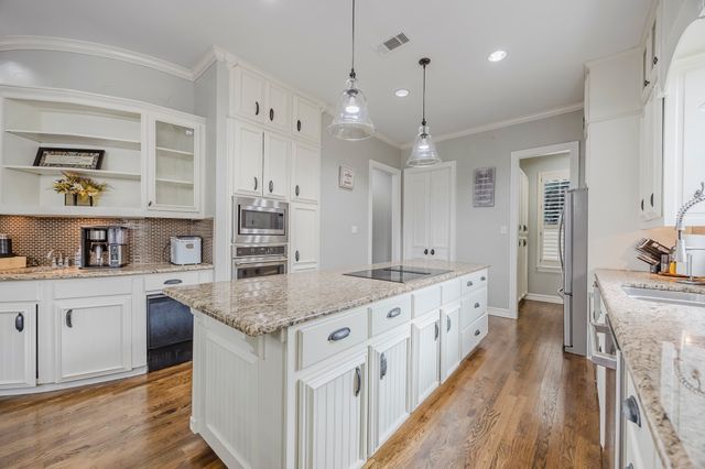 2217 Clearspring Drive S, Irving, TX 75063