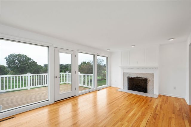 2343 Golfview Dr, Upper St Clair, PA 15241