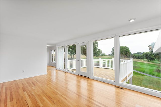 2343 Golfview Dr, Upper St Clair, PA 15241