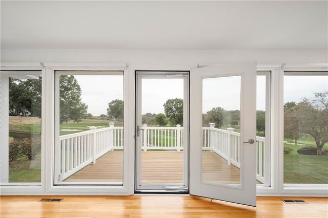 2343 Golfview Dr, Upper St Clair, PA 15241