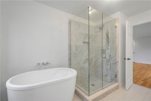 2343 Golfview Dr, Upper St Clair, PA 15241
