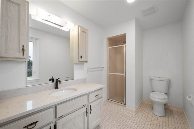 2343 Golfview Dr, Upper St Clair, PA 15241