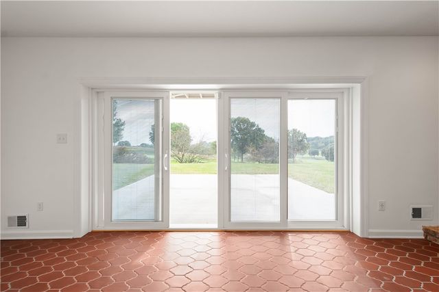 2343 Golfview Dr, Upper St Clair, PA 15241