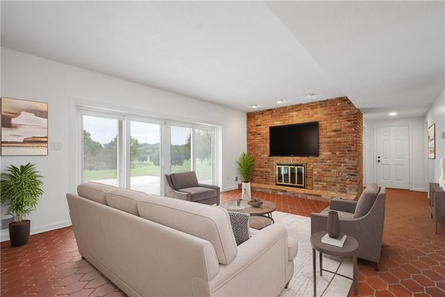2343 Golfview Dr, Upper St Clair, PA 15241