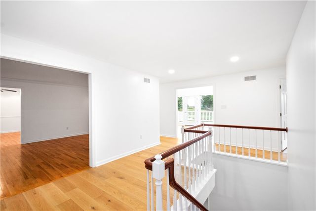 2343 Golfview Dr, Upper St Clair, PA 15241
