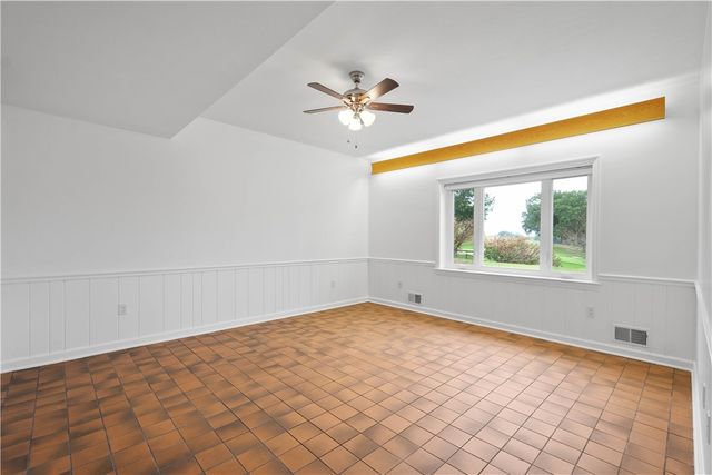 2343 Golfview Dr, Upper St Clair, PA 15241