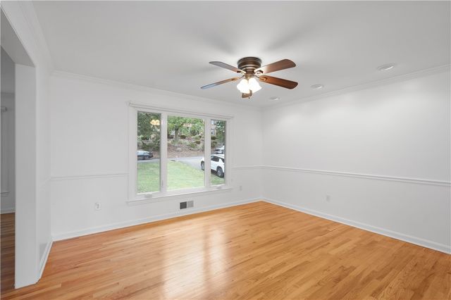 2343 Golfview Dr, Upper St Clair, PA 15241
