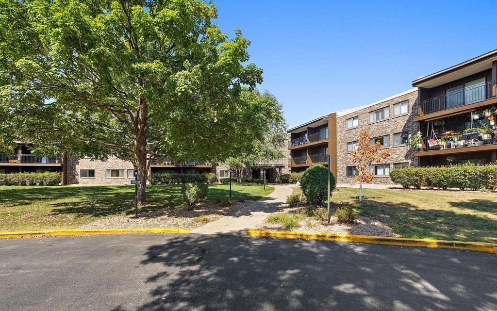 4100 Parklawn Avenue 109, Edina, MN 55435 — exterior