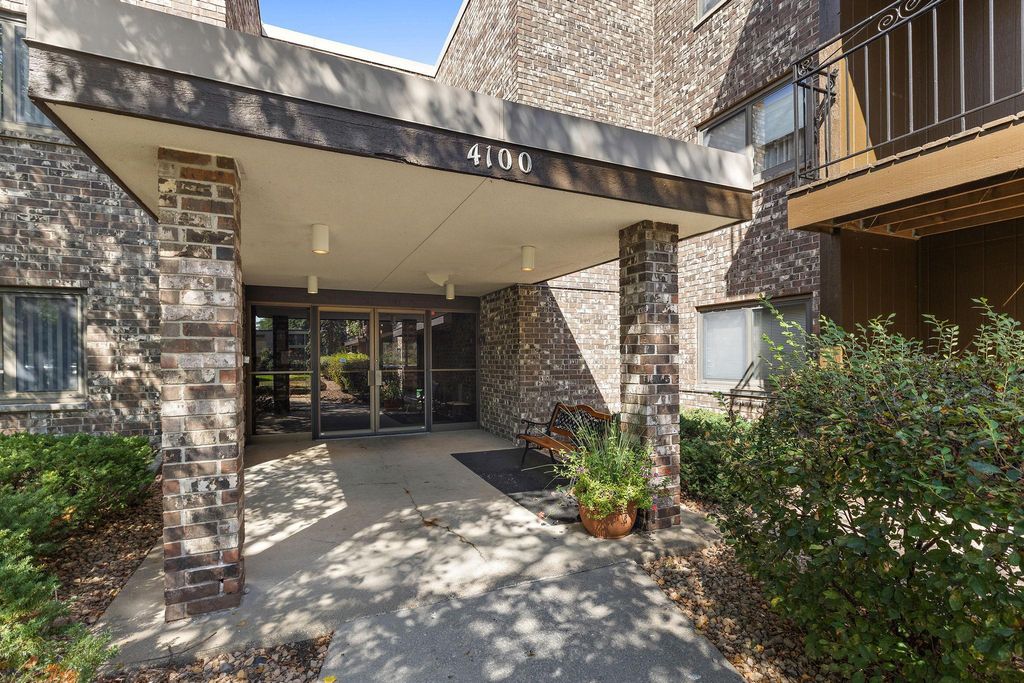 4100 Parklawn Avenue 109, Edina, MN 55435 — photo 2