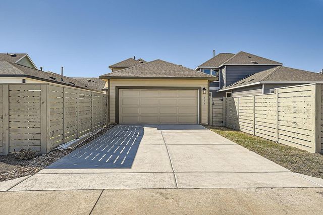 188 Weaver LN, Bastrop, TX 78602