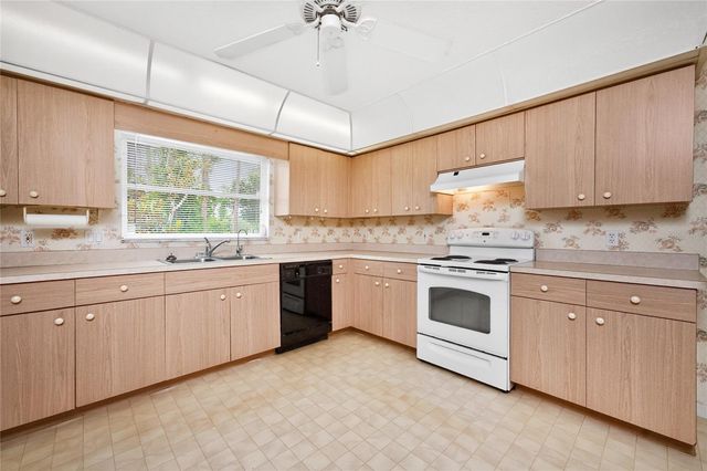 3371 TRAVERSE AVENUE, North Port, FL 34286