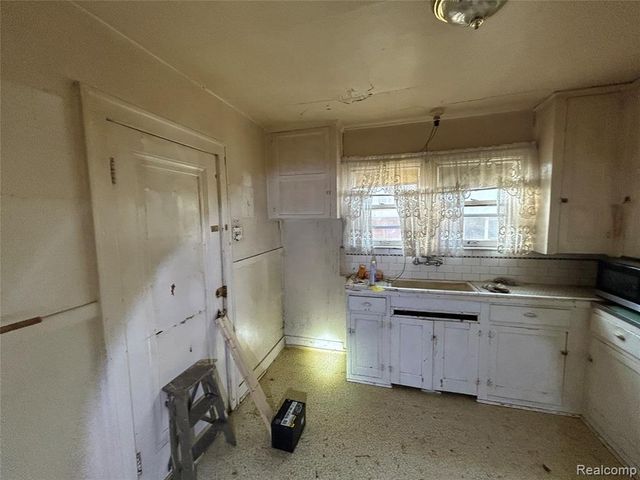 19229 Dequindre Street, Detroit, MI 48234