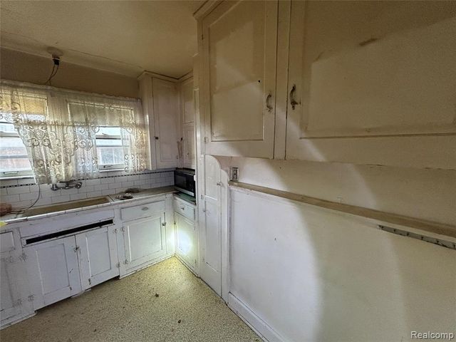 19229 Dequindre Street, Detroit, MI 48234