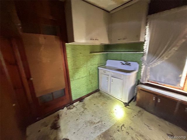 19229 Dequindre Street, Detroit, MI 48234