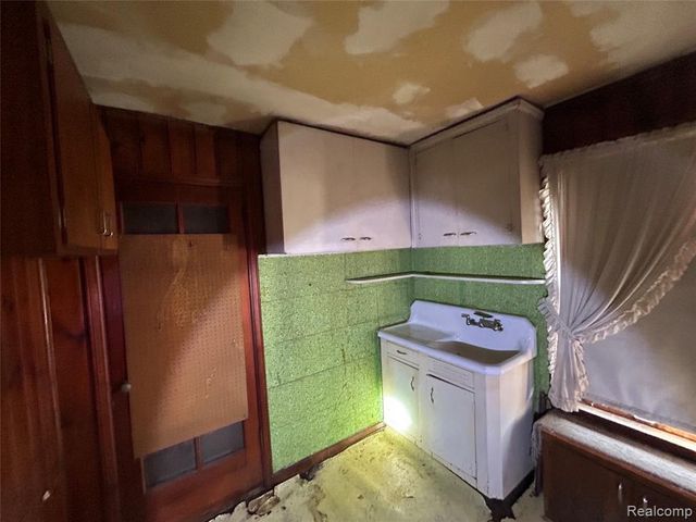 19229 Dequindre Street, Detroit, MI 48234