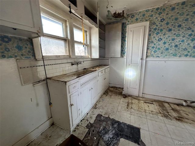 19229 Dequindre Street, Detroit, MI 48234
