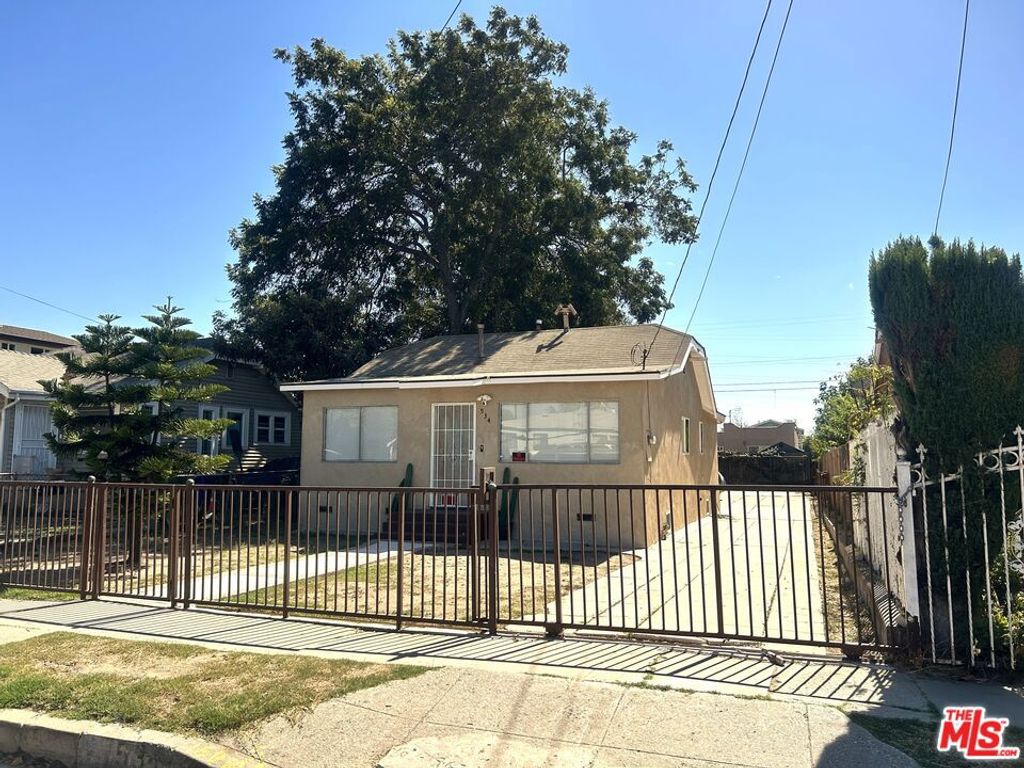 534 W Colden Avenue, Los Angeles, CA 90044 — photo 2