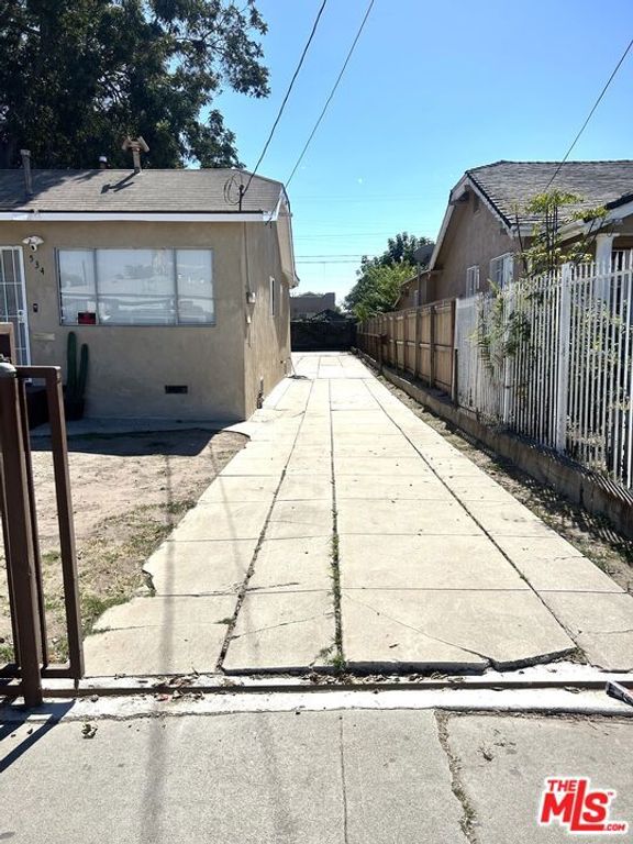 534 W Colden Avenue, Los Angeles, CA 90044 — photo 3