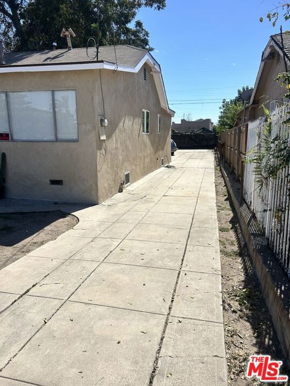 534 W Colden Avenue, Los Angeles, CA 90044 — photo 4