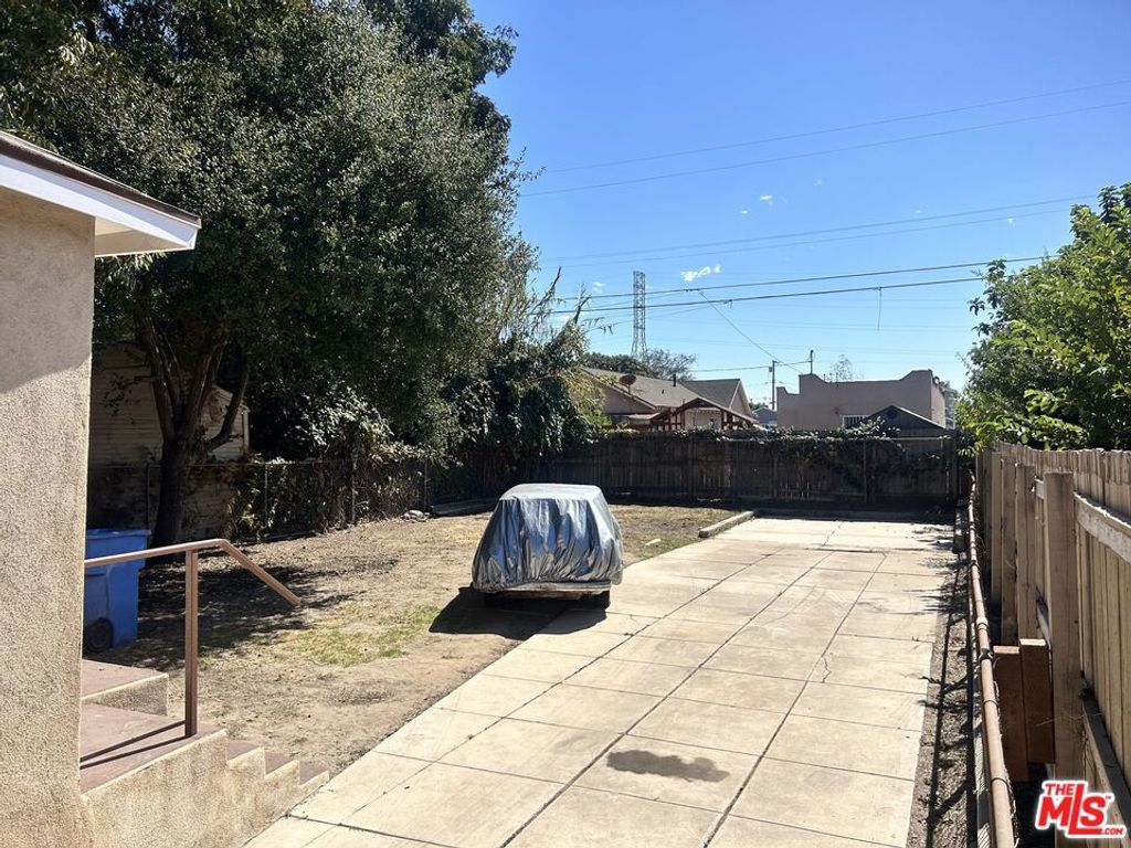 534 W Colden Avenue, Los Angeles, CA 90044 — photo 5