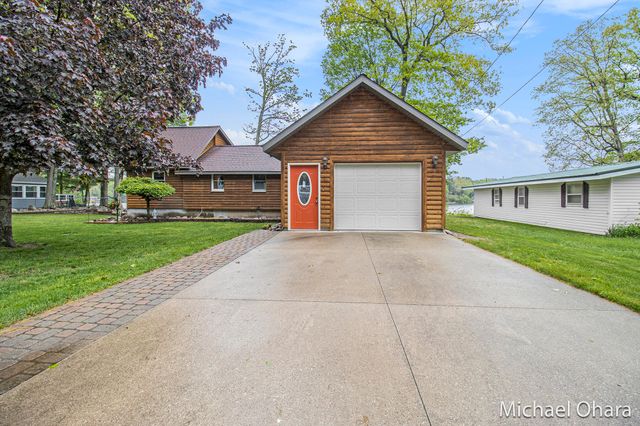 5182 Muskego Drive, Croton, MI 49337