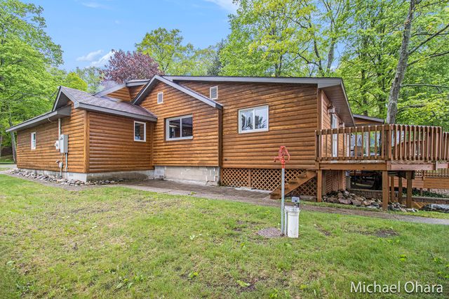 5182 Muskego Drive, Croton, MI 49337