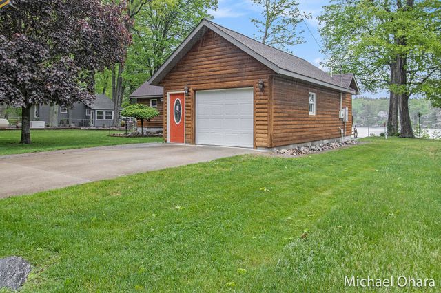 5182 Muskego Drive, Croton, MI 49337