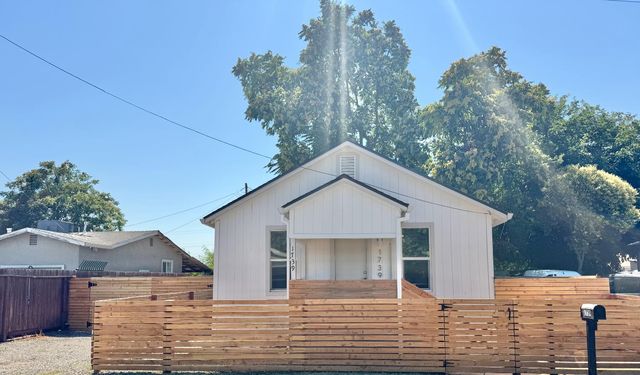 1739 Gilchrist Ave, Stockton, CA 95205