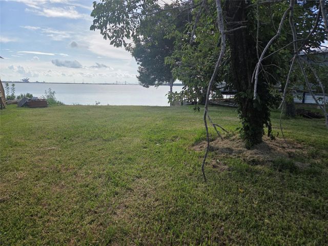 00 Bay Oaks Harbor Drive, Baytown, TX 77523