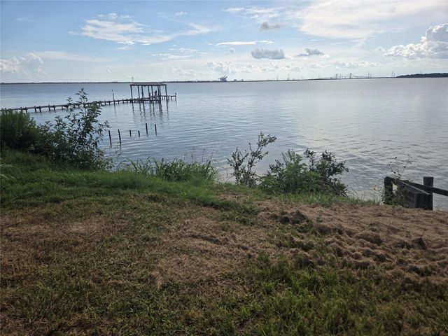 00 Bay Oaks Harbor Drive, Baytown, TX 77523