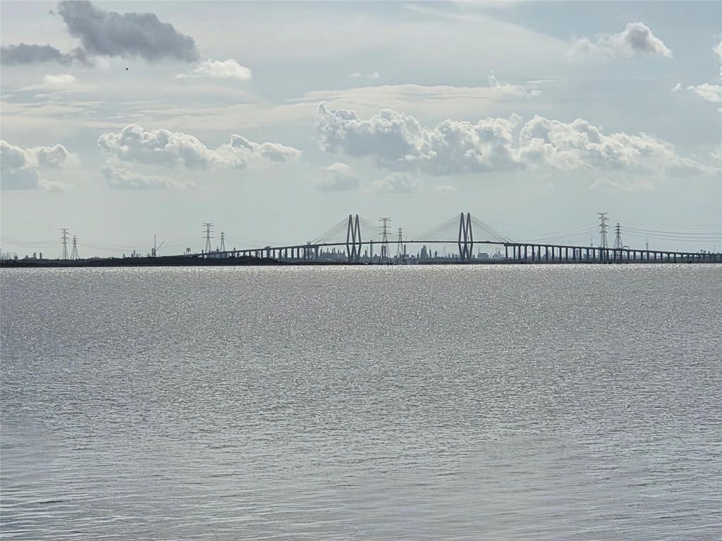 00 Bay Oaks Harbor Drive, Baytown, TX 77523