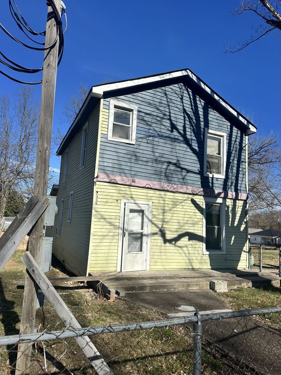 412 W 2nd St, Hopkinsville, KY 42240