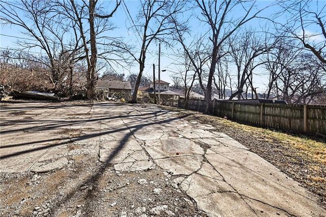 2463 Denver Avenue, Kansas City, MO 64127