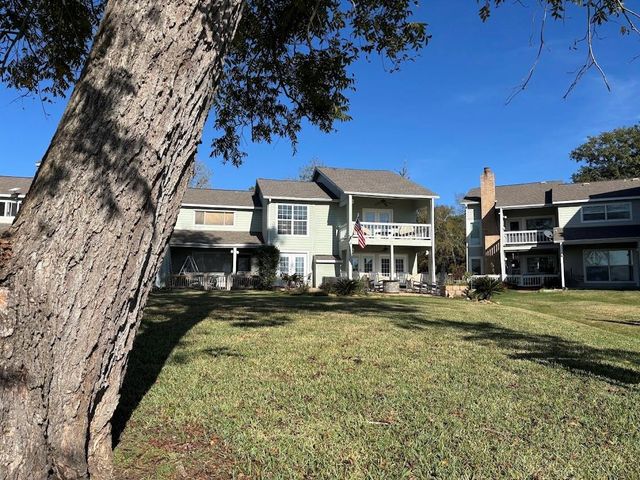 400 Echo Lane 26, Livingston, TX 77351