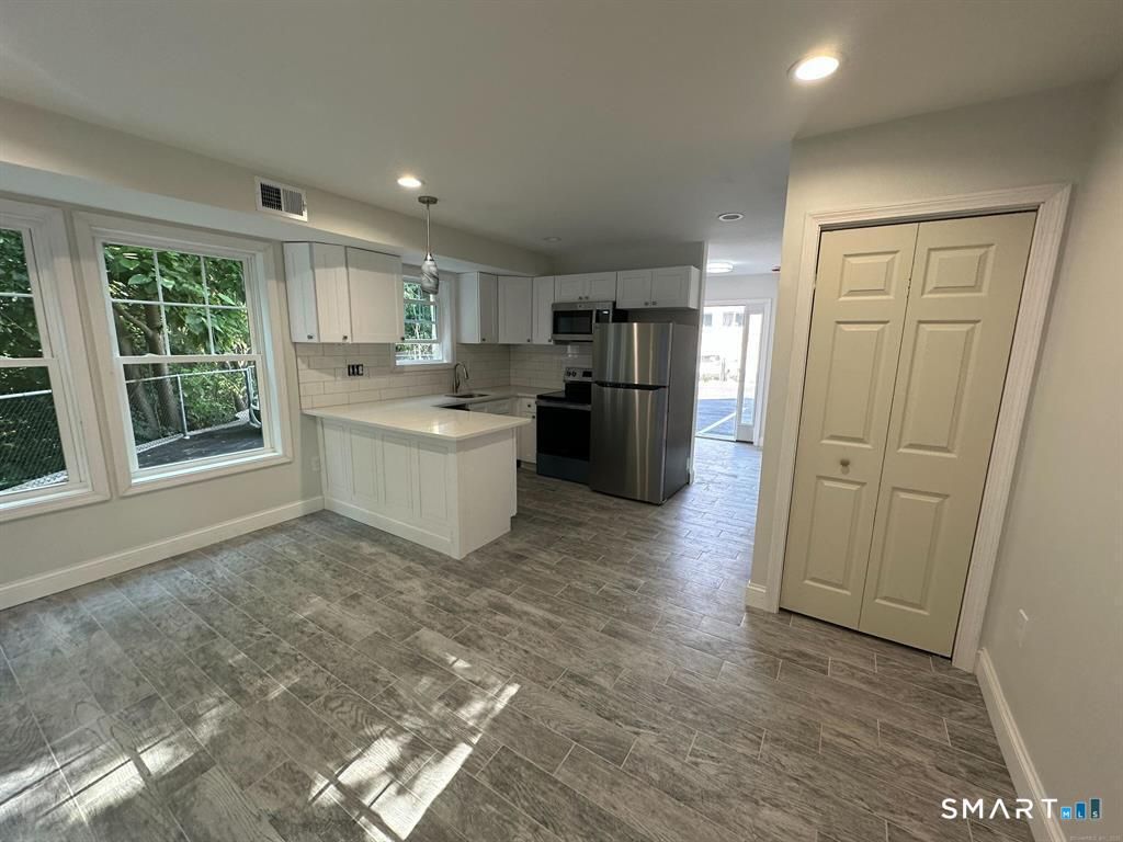 1083 Whalley Avenue B, New Haven, CT 06515