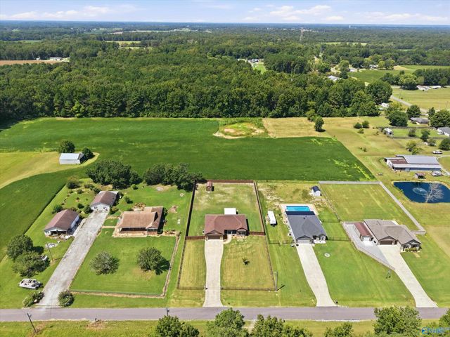 26879 Leslie Lane, Elkmont, AL 35620