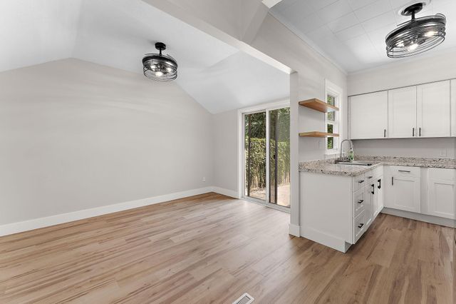 934 15th Avenue N, South Saint Paul, MN 55075