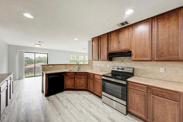 530 Sheep Trail DR, Kyle, TX 78640