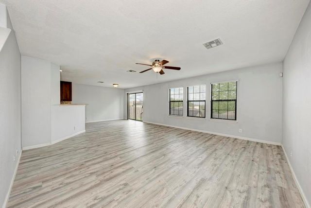 530 Sheep Trail DR, Kyle, TX 78640