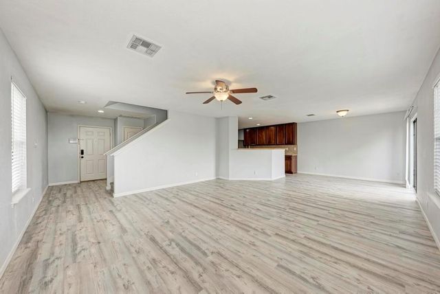 530 Sheep Trail DR, Kyle, TX 78640