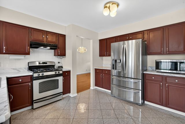 320 Starwood Pass, Lake In The Hills, IL 60156