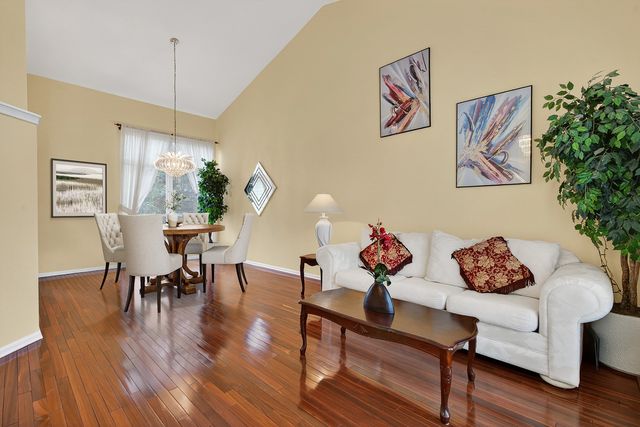 320 Starwood Pass, Lake In The Hills, IL 60156